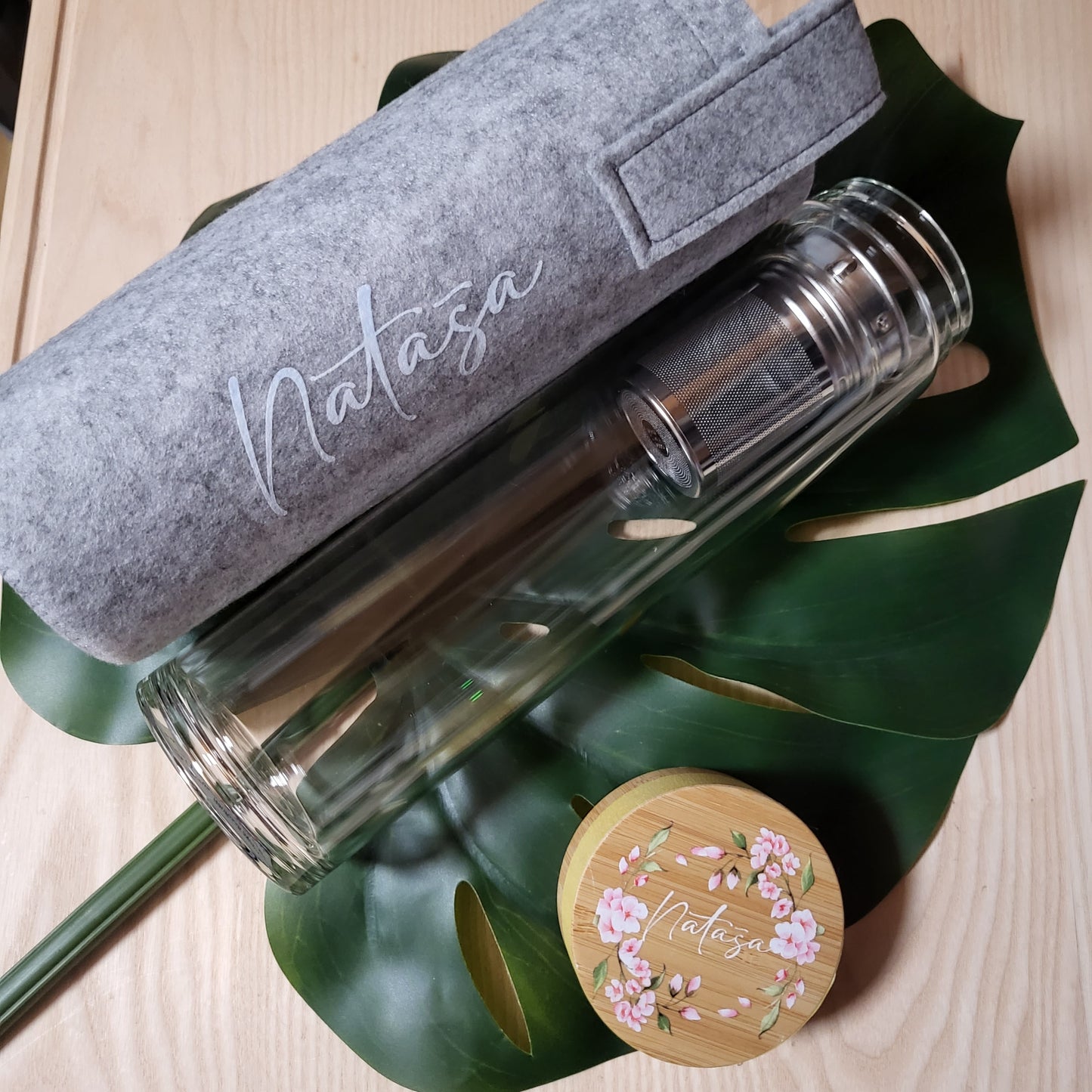 UV- Druck!!! Trinkflasche aus Glas mit Teesieb, Bambusdeckel und Filzhülle 480ml personalisiert mit Namen, Wunschtext, Wunschmotiv